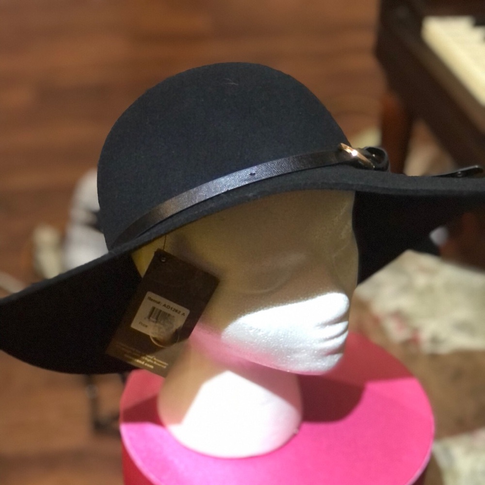 Women’s Fall/Winter Floppy Hat - Picture 2 of 2